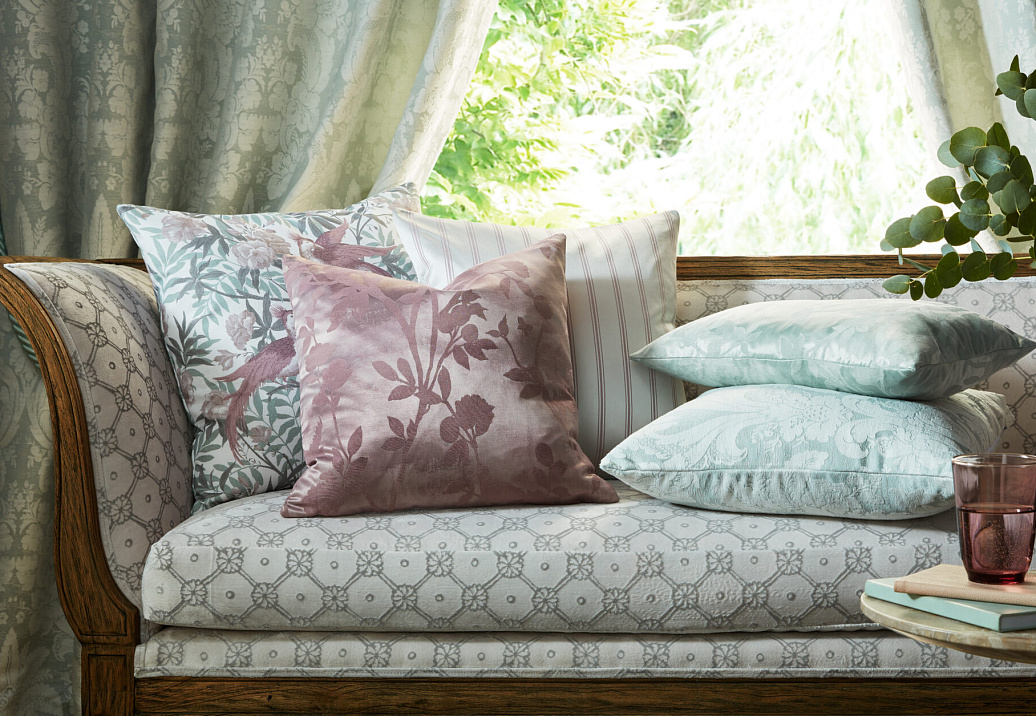 Ткань Laura Ashley Romantic Opulence Vol.1 EglantoneSilhouetteWoven/Mulberry