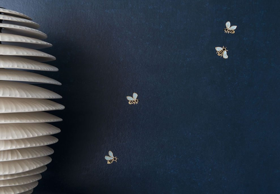 Обои Fromental Conversational The Bees/Blueberry